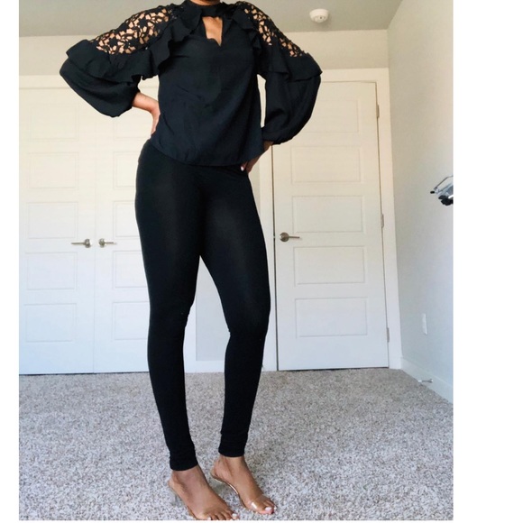 ❌🛑SOLD on ♏️🛑❌Crochet Ruffle Shoulder Blouse - Picture 6 of 7